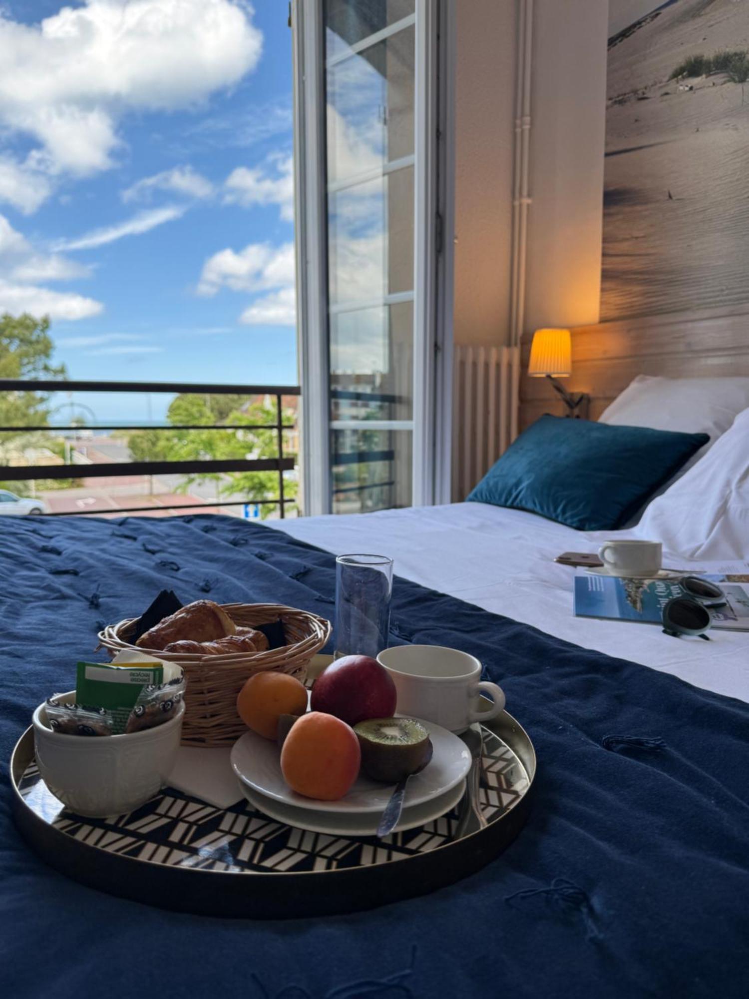 Chez-Marion Hotel Merville-Franceville-Plage Ngoại thất bức ảnh