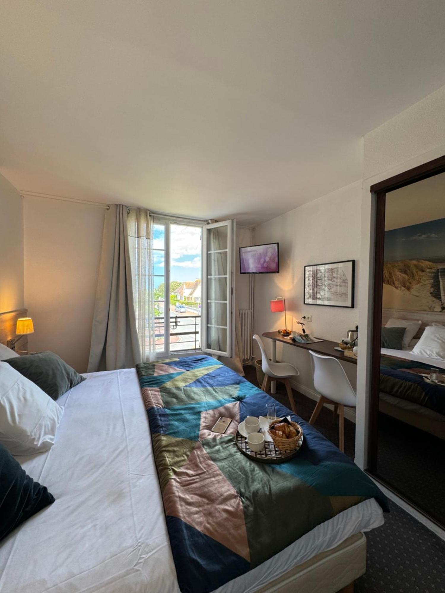 Chez-Marion Hotel Merville-Franceville-Plage Ngoại thất bức ảnh