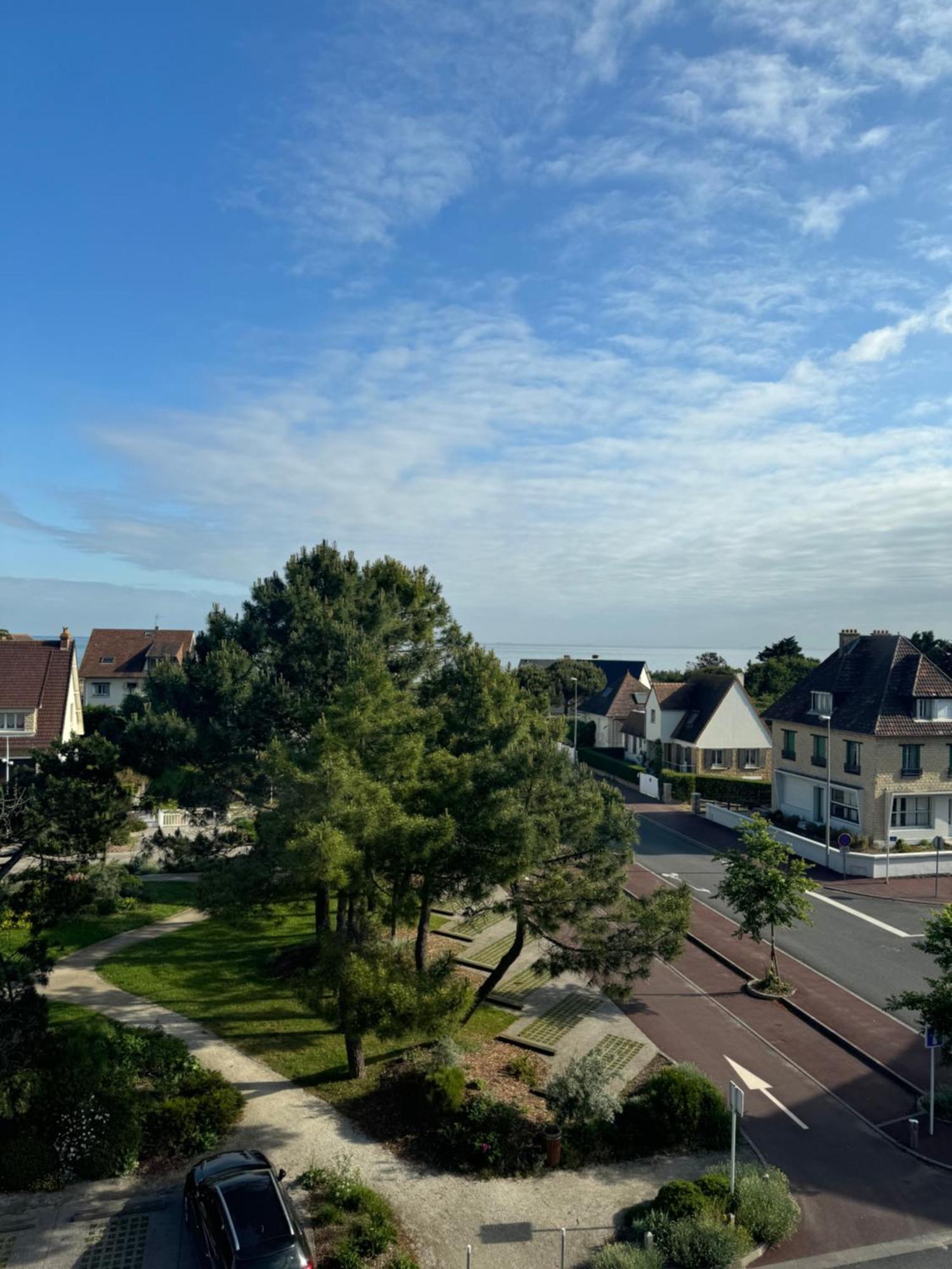 Chez-Marion Hotel Merville-Franceville-Plage Ngoại thất bức ảnh