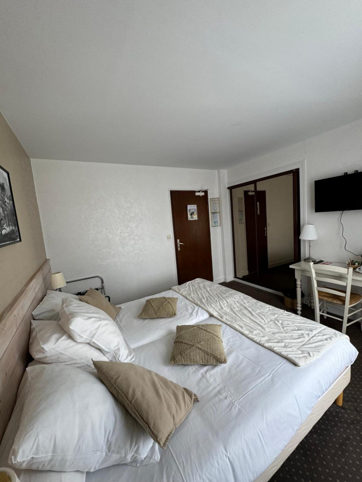 Chez-Marion Hotel Merville-Franceville-Plage Ngoại thất bức ảnh