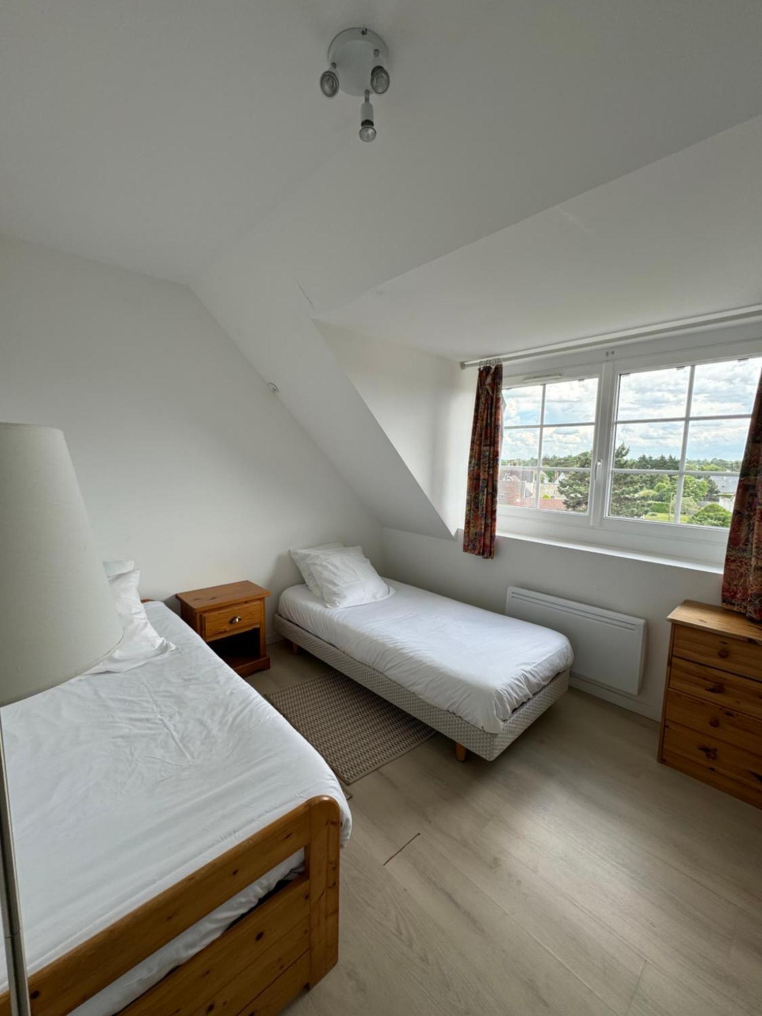 Chez-Marion Hotel Merville-Franceville-Plage Ngoại thất bức ảnh