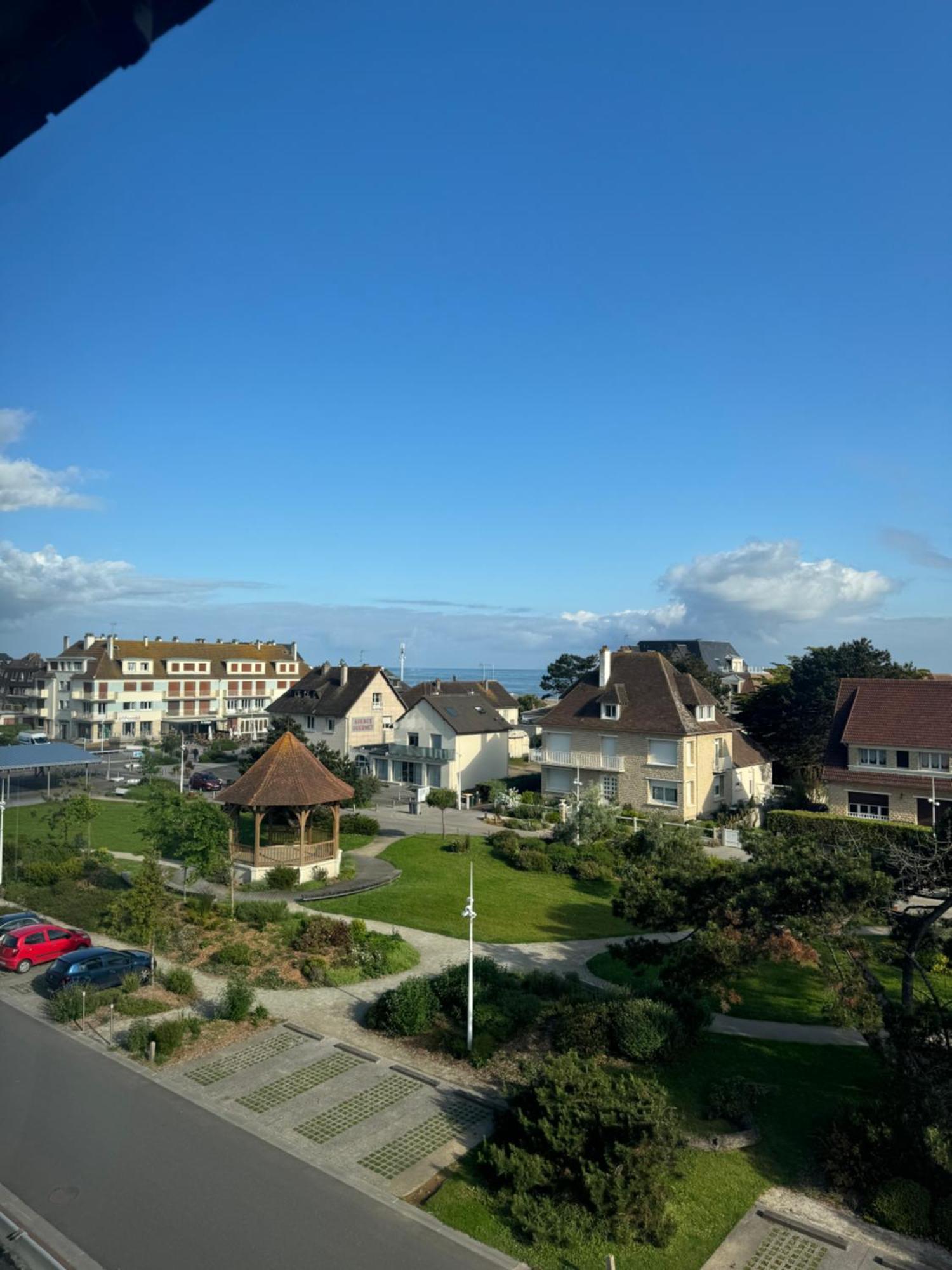 Chez-Marion Hotel Merville-Franceville-Plage Ngoại thất bức ảnh